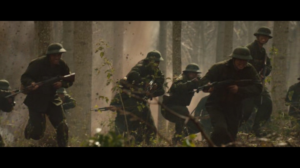 Атака вьетнамцев. Кадр из фильма