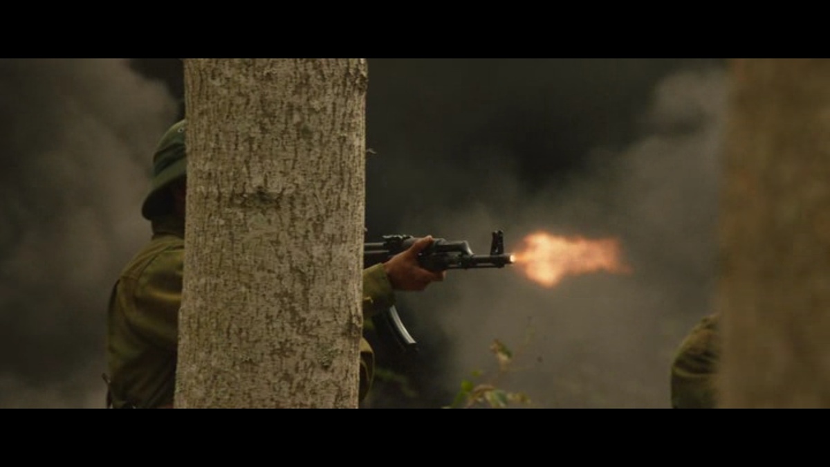 Атака вьетнамцев. Кадр из фильма