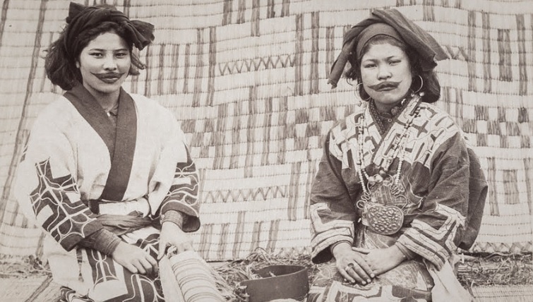 Женщины-айны, фоторафия второй половины XIX века