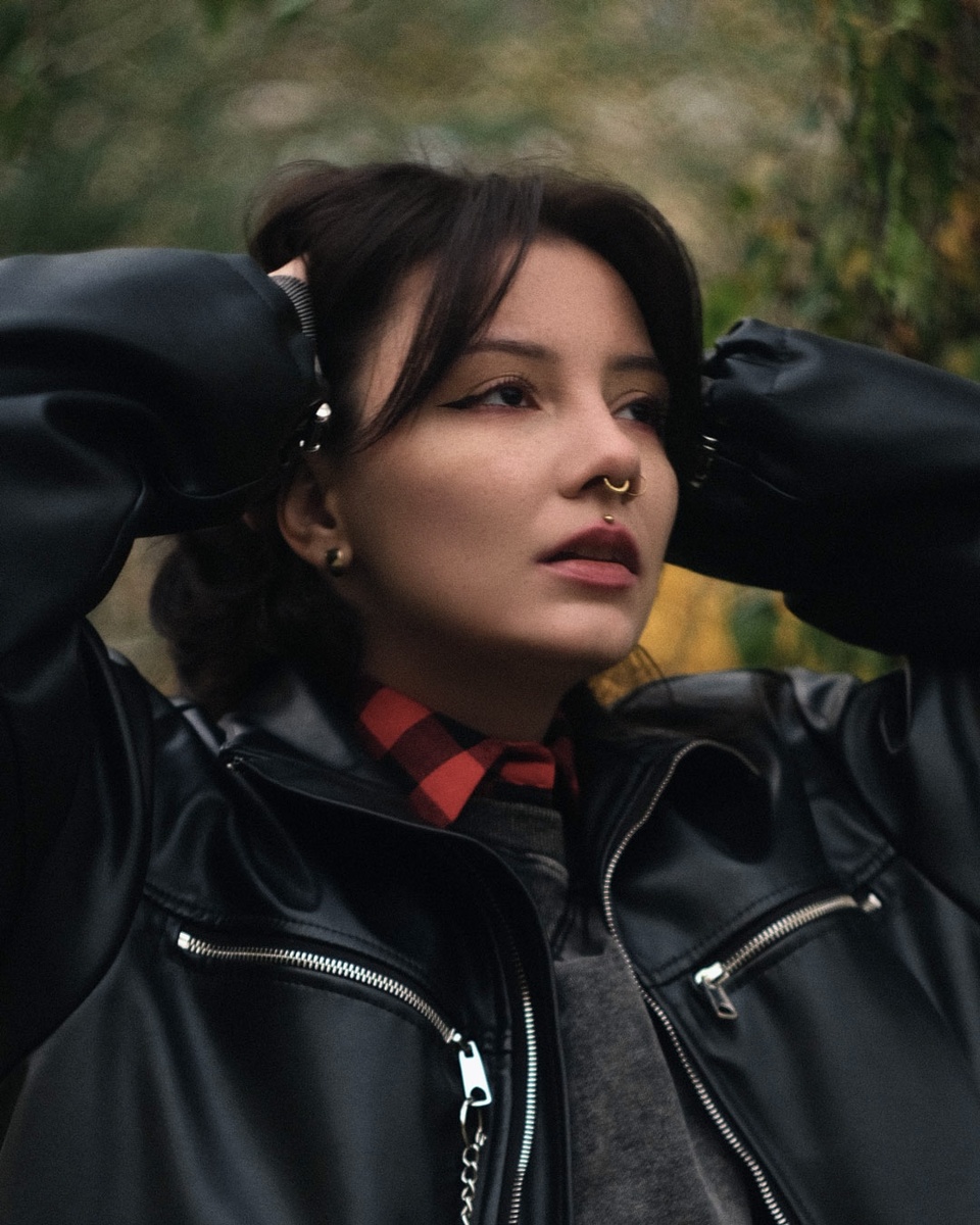 Раньше никогда не обращала внимания, что с моей причёской происходит сзади 