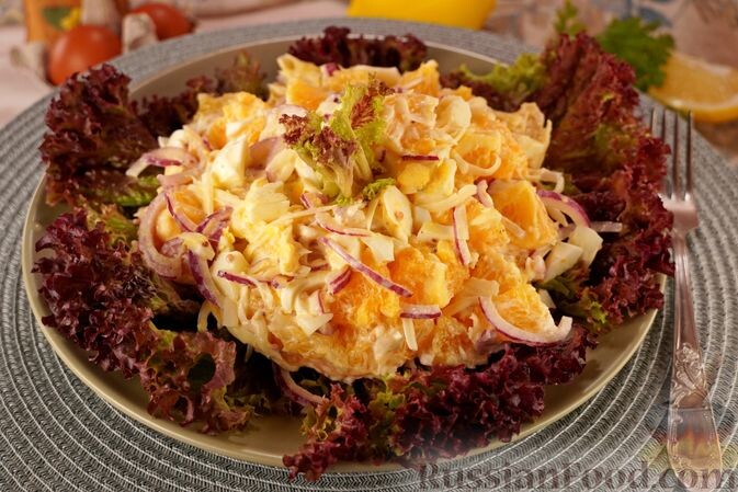 апельсин, сыр твёрдый, лук репчатый, яйца, сметана, горчица, сок лимонный, соль, перец чёрный молотый