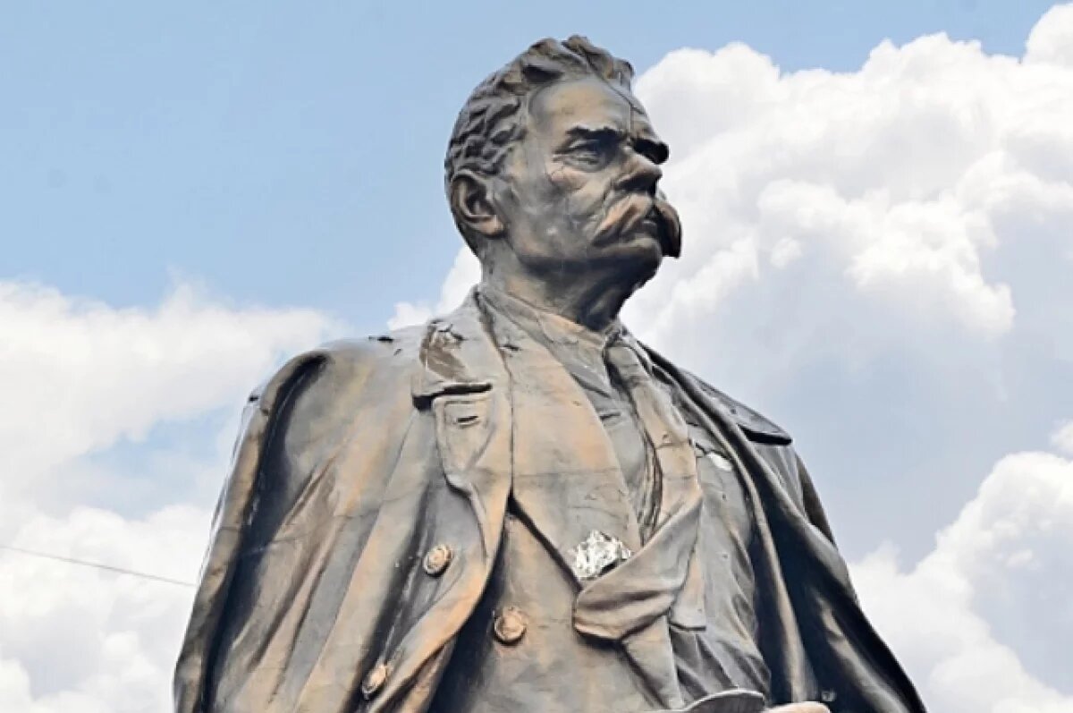    В Хабаровске завершена реконструкция памятника Горького