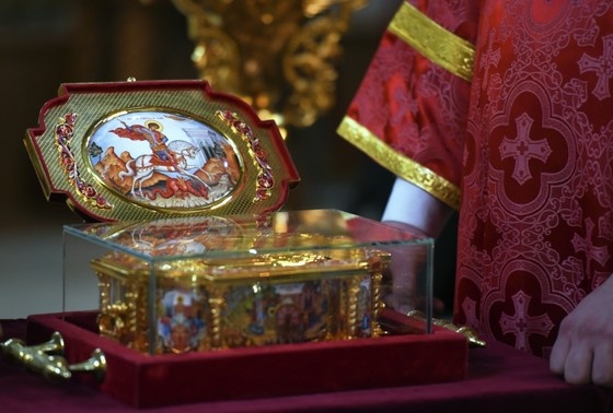    Рака с мощами святого Георгия Победоносца в Свято-Георгиевском храме в Макеевке