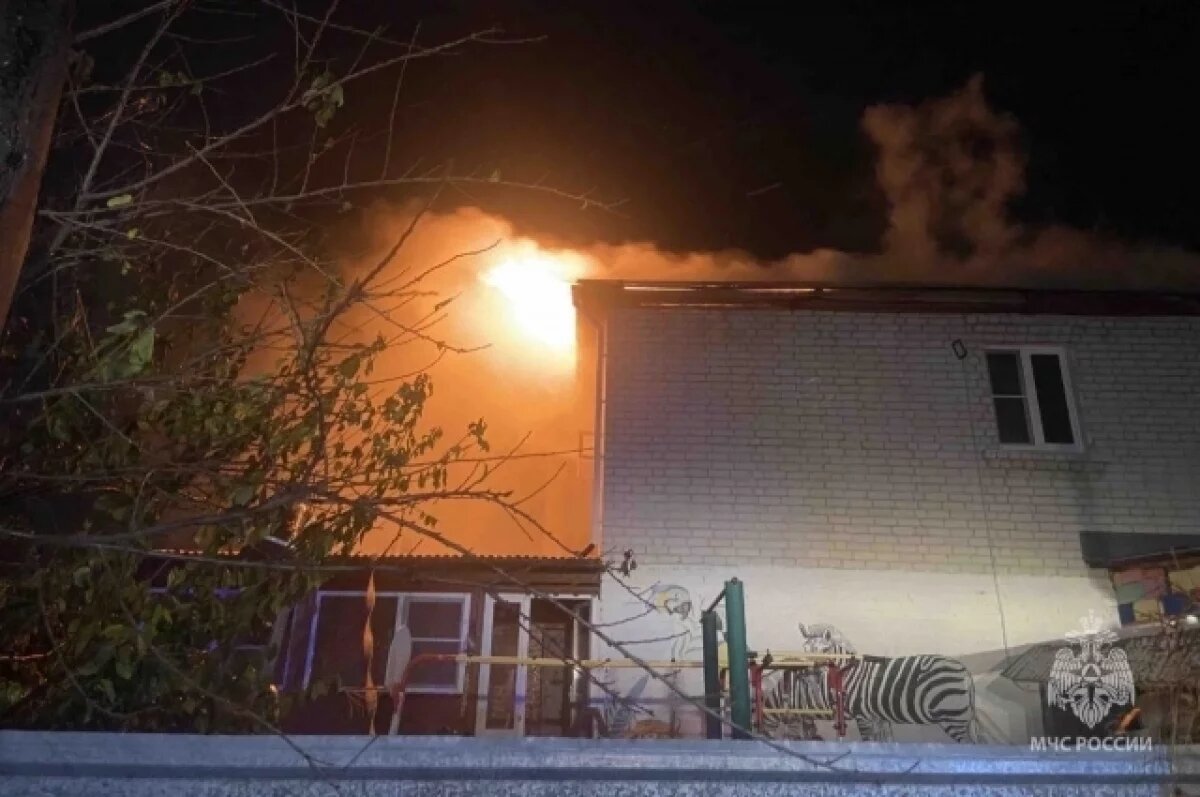    8 человек эвакуировались из горящего дома на ул. Лышнова в Нижнем Новгороде