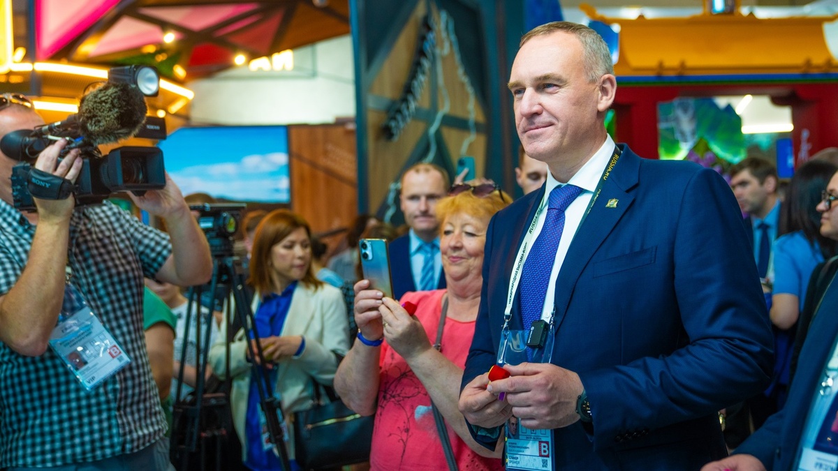    Руслан Кухарук поздравил югорчан с Днем народного единства