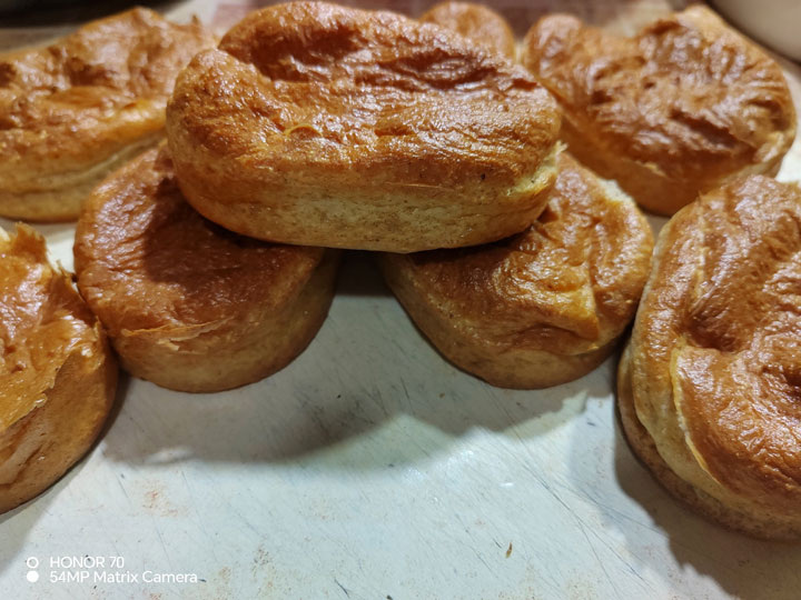 Булочка из творожного теста (плюс завтрак с ней)