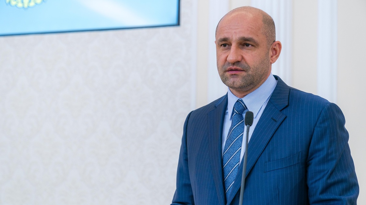    С Днем народного единства жителей УрФО поздравил полпред Президента РФ Артем Жога