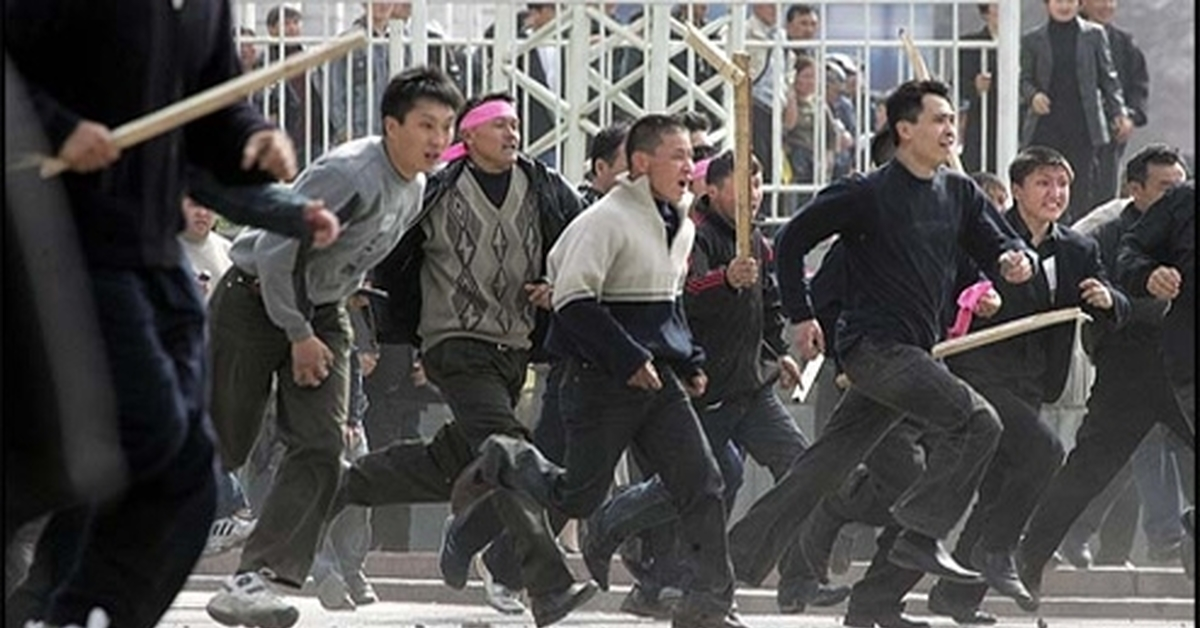 Вот такие они добрые, "белые и пушистые" были в 90е - незаменимые ценные специалисты.