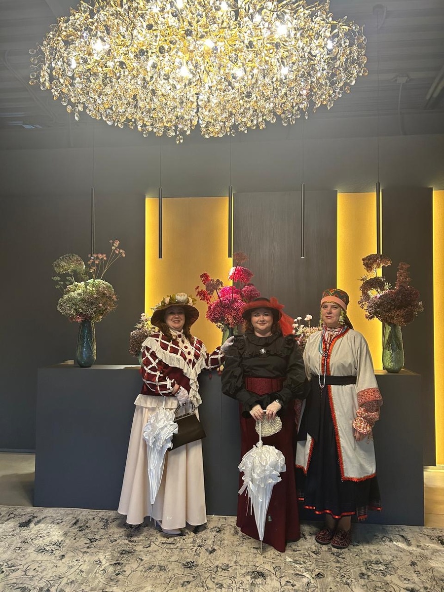 Сотрудники музея «Русская усадьба» в арт-пространстве «Доминанта»