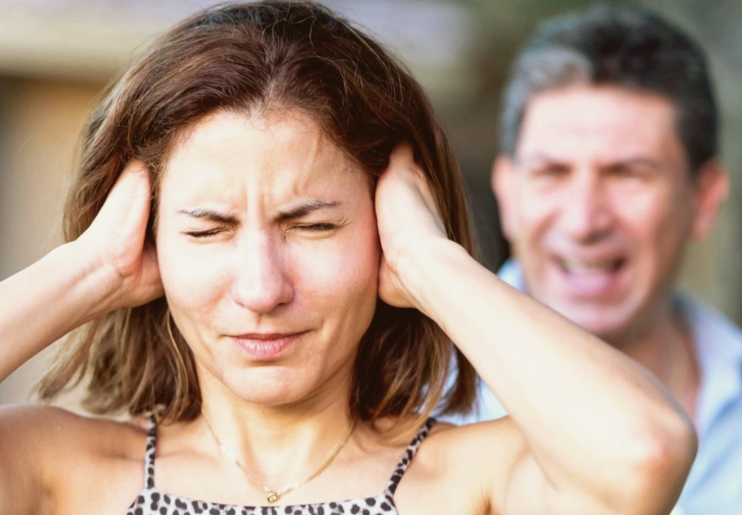 Не могу больше слушать его занудство!