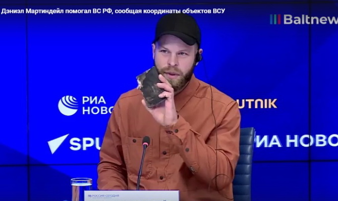 Американский паспорт зачаровывал ВСУ. Благодаря ему разведчик мог везде ходить, не вызывая и тени сомнения у украинских офицеров. Вот во что превратился документ.