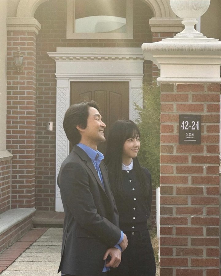    Хан Сок Гю и Чхэ Вон Бин на съемках дорамы «Такой близкий предатель»Соцсети