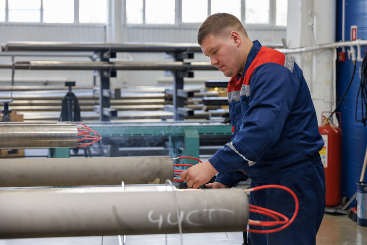    «Промышленность — это целостное явление, оно никогда не может быть возрождено в каких-то отдельных точках роста. Это система — соответственно, системным должен быть и подход к ее возрождению».   
Фото: «БИЗНЕС Online»