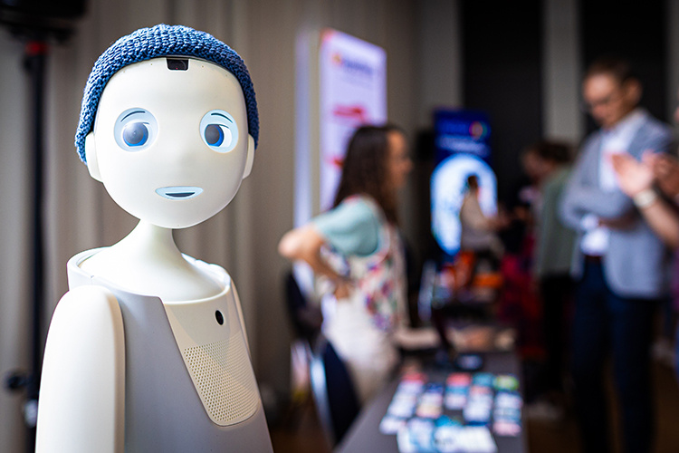    КНР обеспечит массовое производство гуманоидов к 2025-му, а уже к 2027 году роботы должны исчисляться миллионами и быть важнейшим двигателем экономического роста страны.   
Фото: Moritz Frankenberg/dpa / www.globallookpress.com