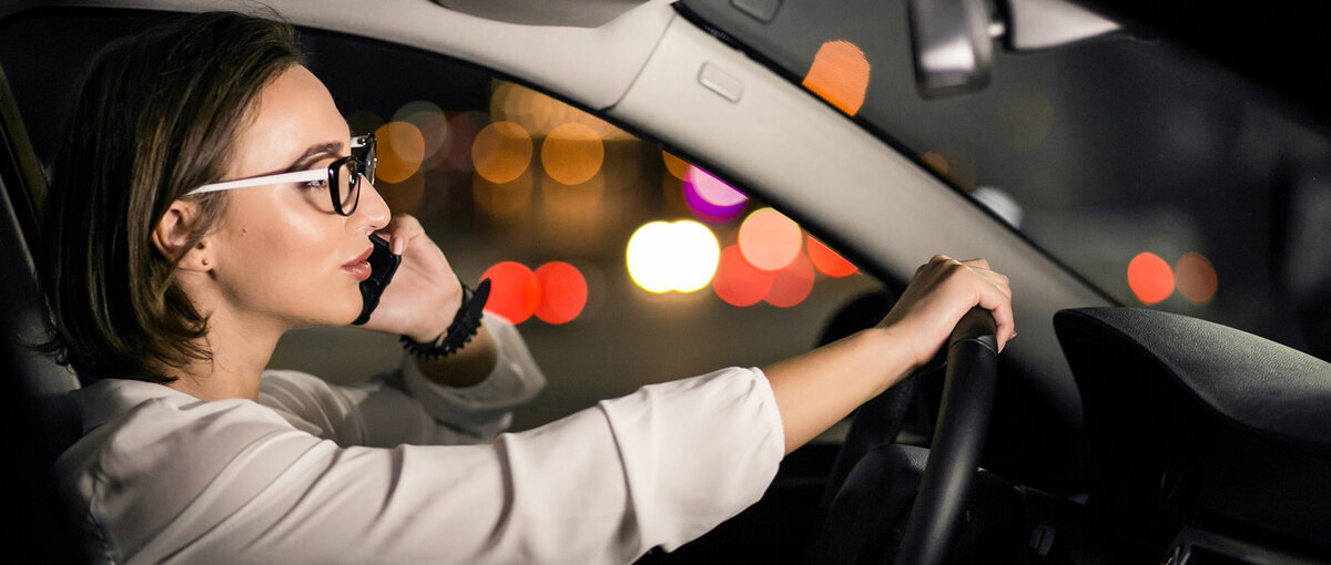 Антибликовые очки способны устранить блики от фар встречных автомобилей 