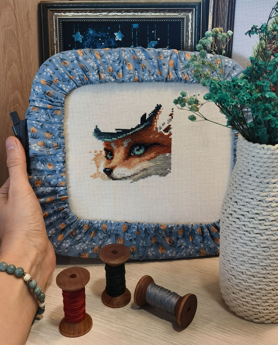 Начала вышивать леди Алису от Риолис