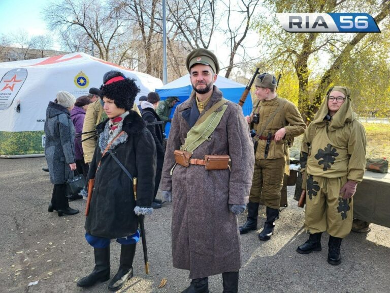    Ярмарка, викторины, угощения. Оренбург отмечает День народного единства Андрей Севостьянов