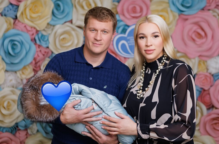    Александр и Евгения Поветкины с сыном МирономСоцсети Александра Поветкина