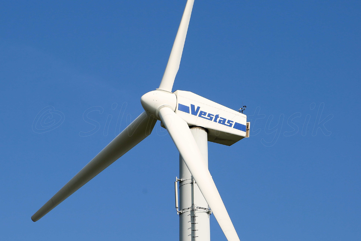 Ветряная гондола "Вестас" в работе