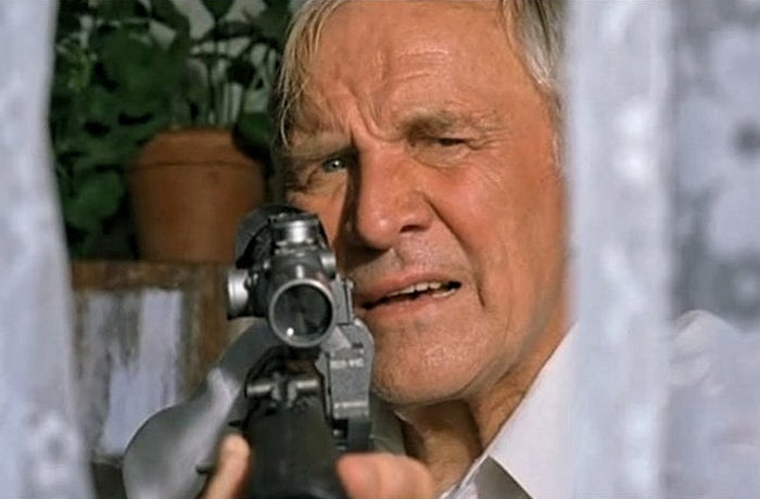 "Жизнь тяжёлая пошла - нельзя без инструмента!". Фотокадр из открытых источников.