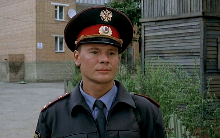 Обаятельный (и порядочный) участковый в исполнении В.Галкина сумел не только вычислить народного мстителя, но и понять, и простить его. Фотокадр из открытых источников.