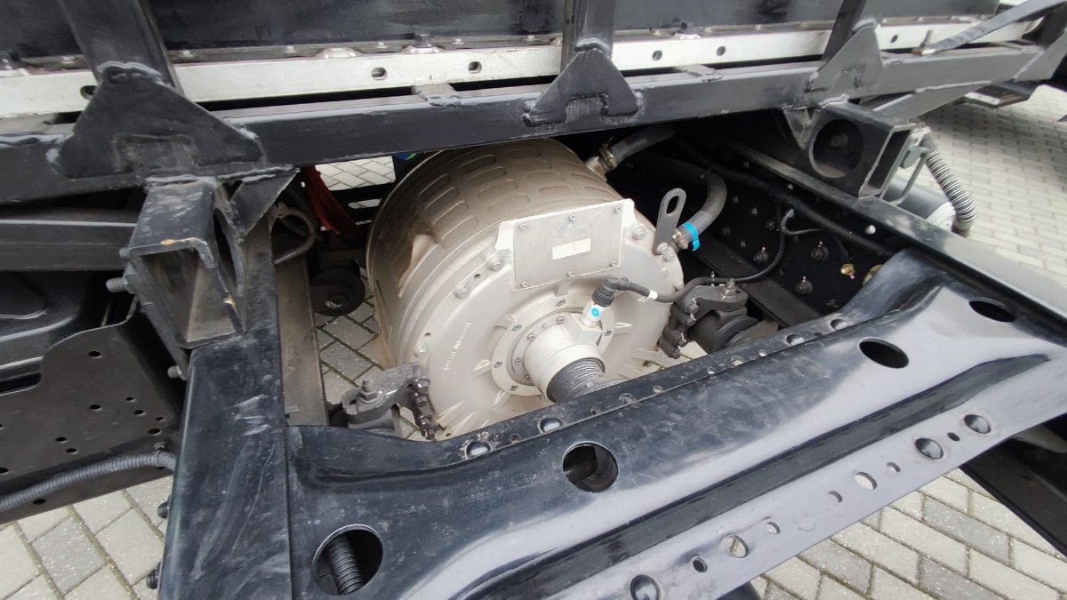 Мотор у 160го огромен!