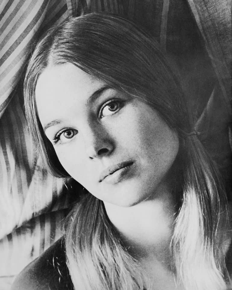 Фотография Мишель Филлипс из буклета, посвящённого туру The Mamas & the Papas в 1966 году