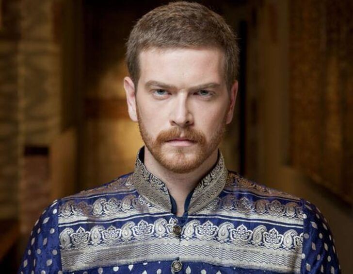 Энгин Озтюрк в роли шехзаде Селима