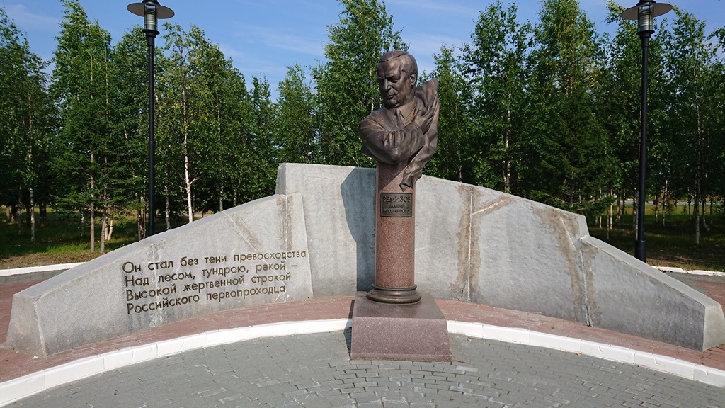 scale_1200