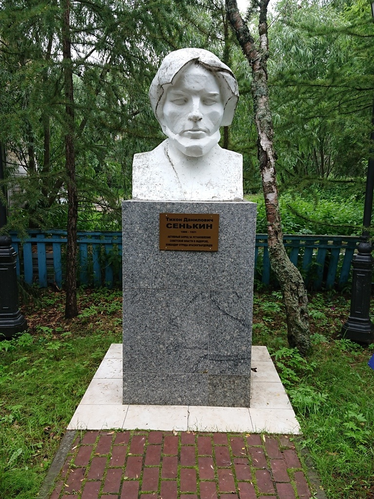 scale_1200