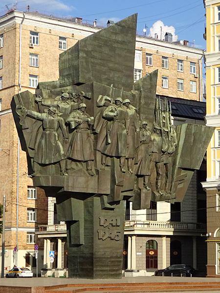 памятник Народному ополчению Пролетарского района, был установлен 6 мая 1980 года.