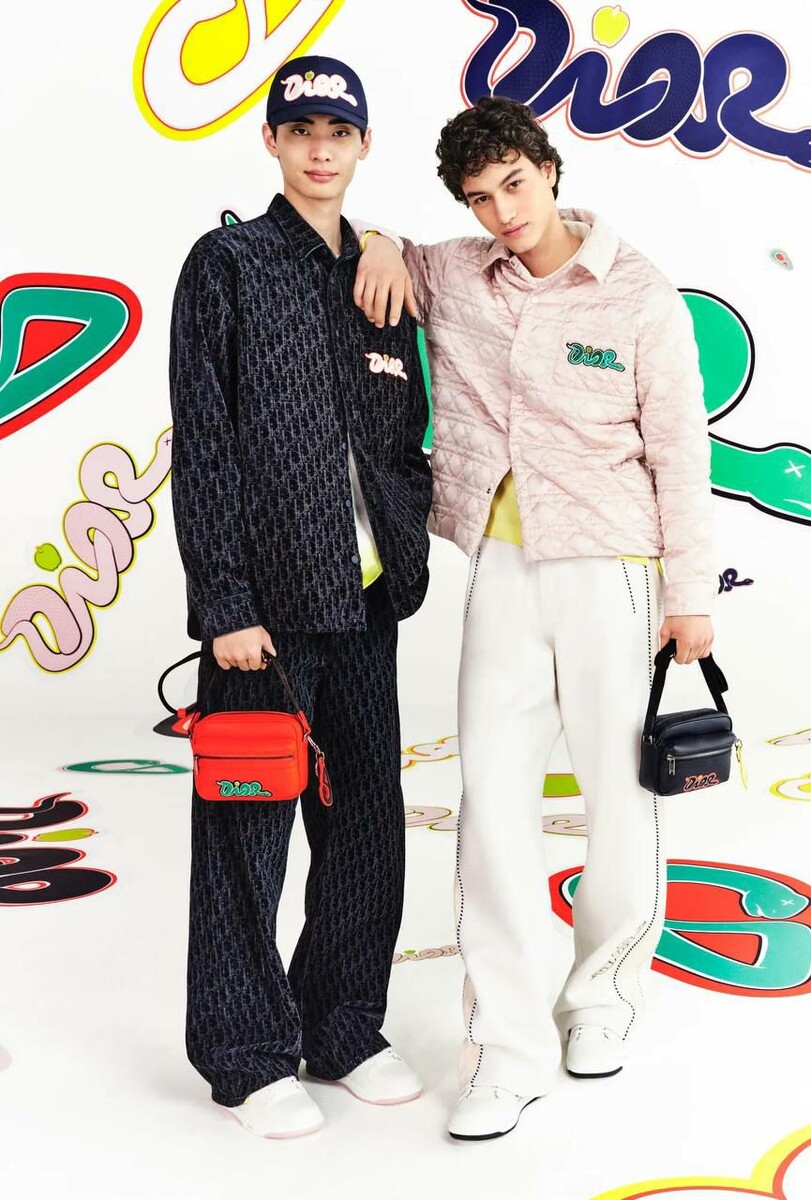    Dior и Kaws выпустили совместную коллекцию (фото 1)