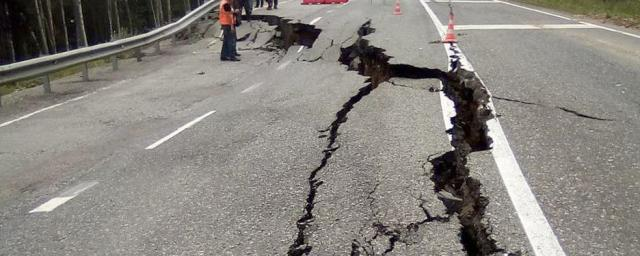 Последствия землетрясения на трассе "Байкал". Фото с сайта https://author.today/post/225634. Взято с Яндекс.Картинки