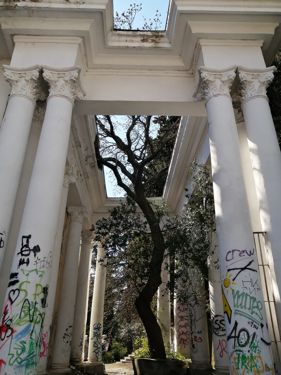 Заброшенный кинотеатр. Симеиз 2022 г. Фото Елена Маляренко 