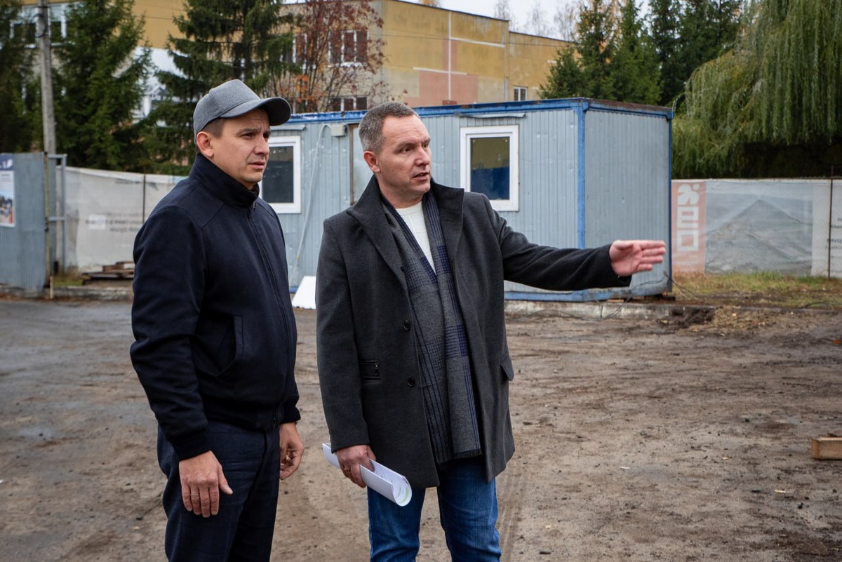    Мэр города Игорь Куцак проверил ход работы по строительству физкультурно-спортивного комплекса