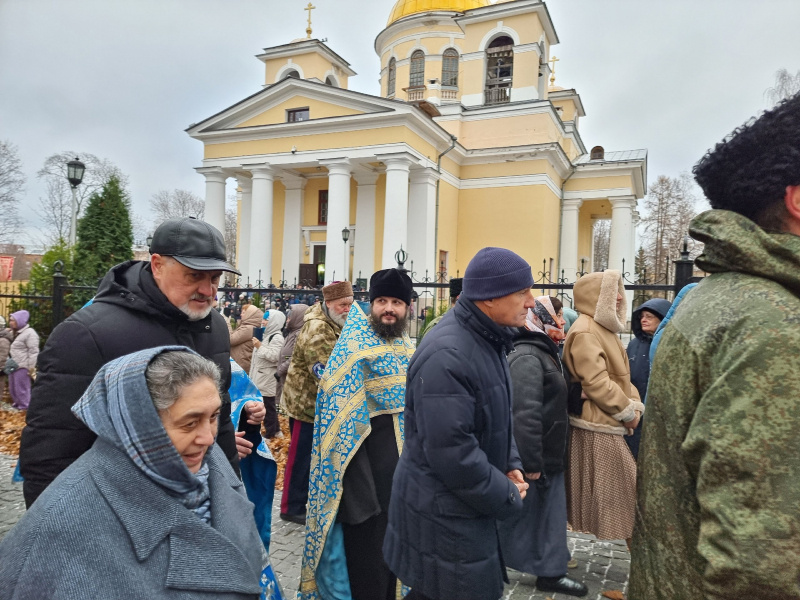    Крестный ход в честь Дня народного единства прошел в ПетрозаводскеИрина Яковлева