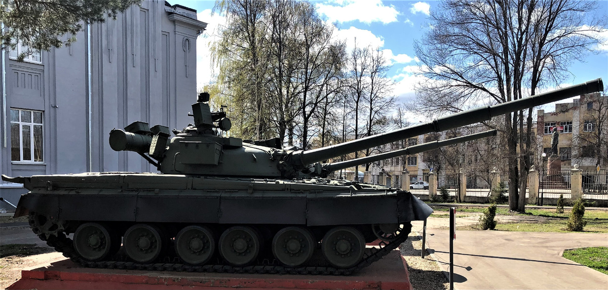 В ходе капремонта танк получил серийные опорные катки с дисками без оребрения; ВЛД усилена дополнительной 30мм бронеплитой., 