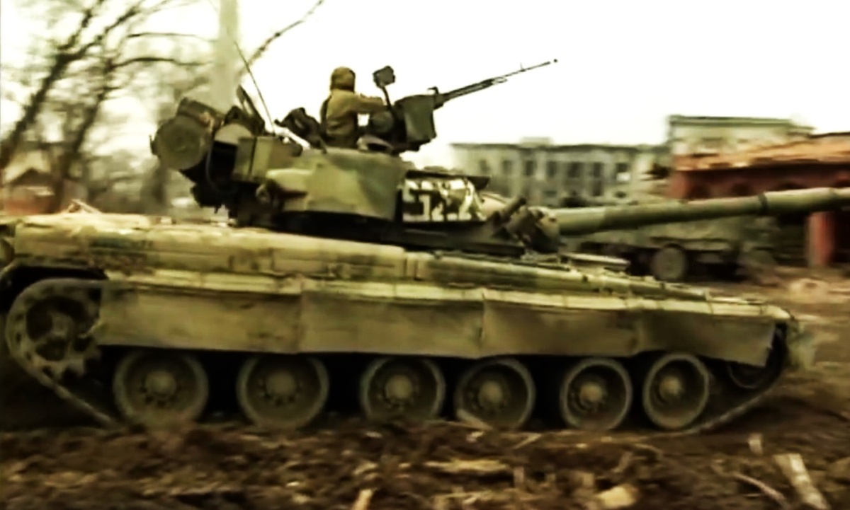 Т-80Б из 133 Гвардейского отдельного танкового батальона ЛенВО . Январь 1995 года, г. Грозный.