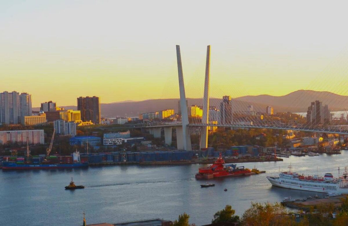 Аварийно-спасательное судно "Керченский пролив" доставили на достроечную базу ОСК во Владивосток