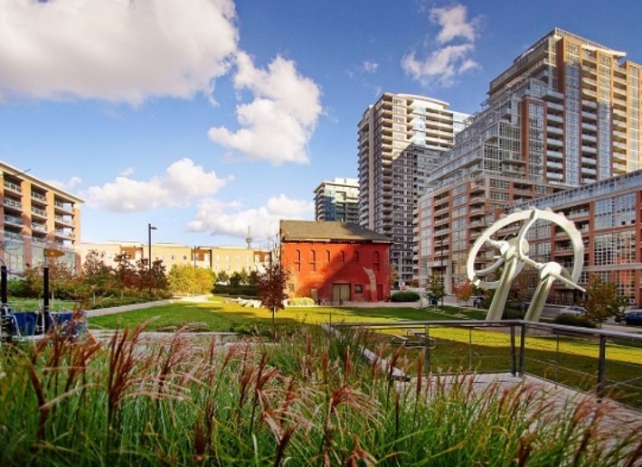 Рис.2 Квартал Либерти Виллидж Фото с сайта https://www.ibigroup.com/ibi-projects/liberty-village/