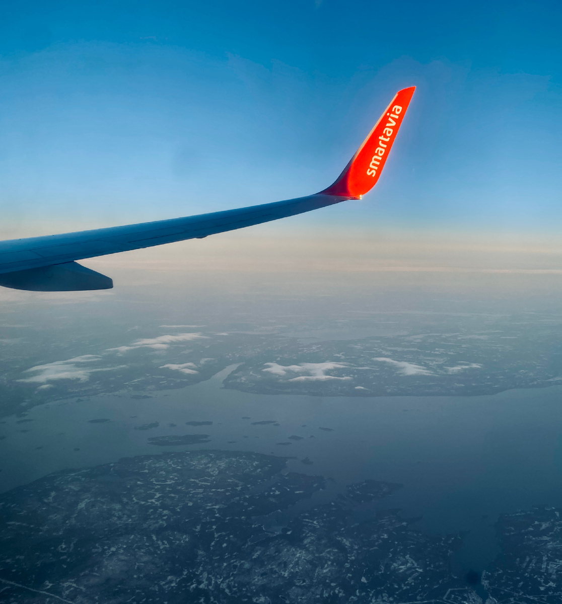 Кандалакшский залив и прямо по центру Колвицкая губа 