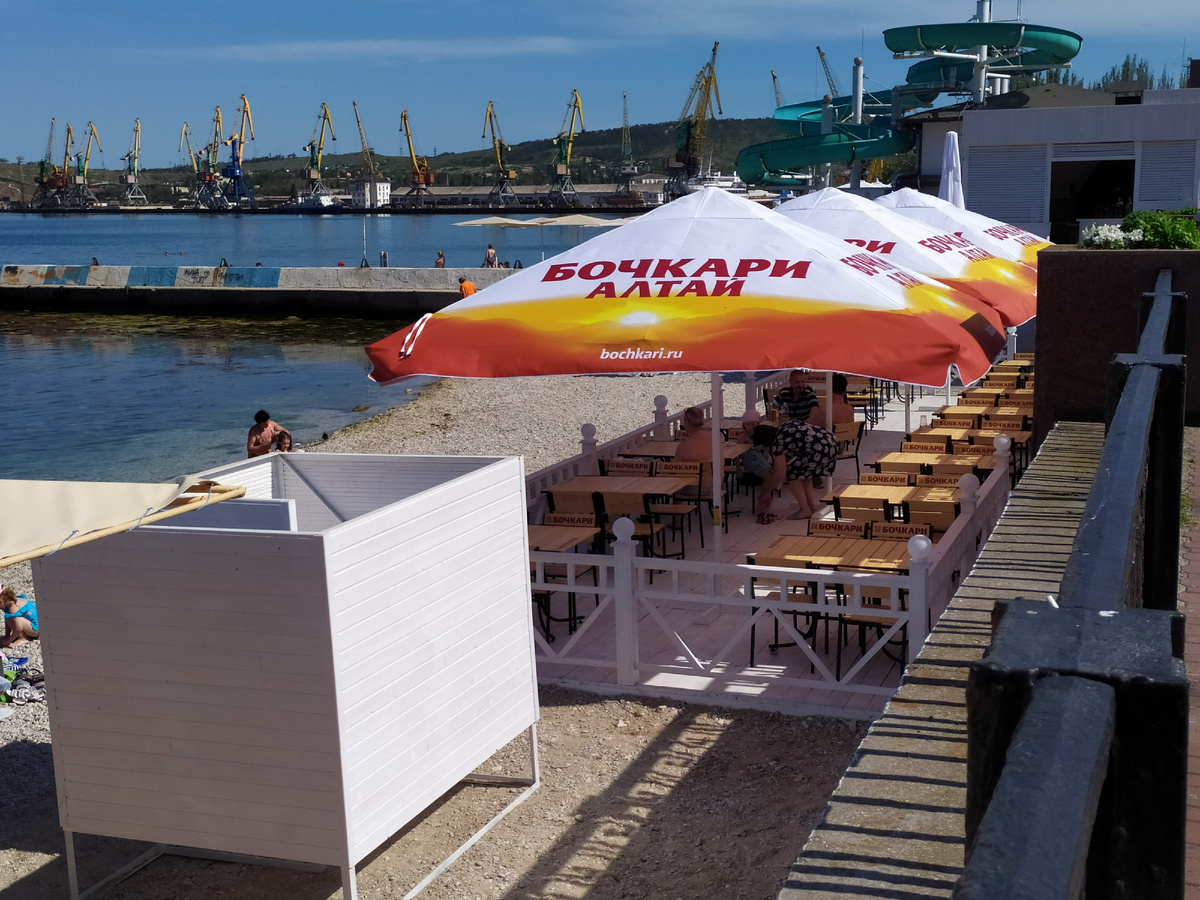 Павильон "Бочкари" в Феодосии. Май, 2021 г. Фото автора.