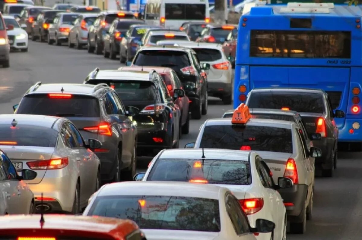    SHOT: три региона России парализованы автомобильными пробками