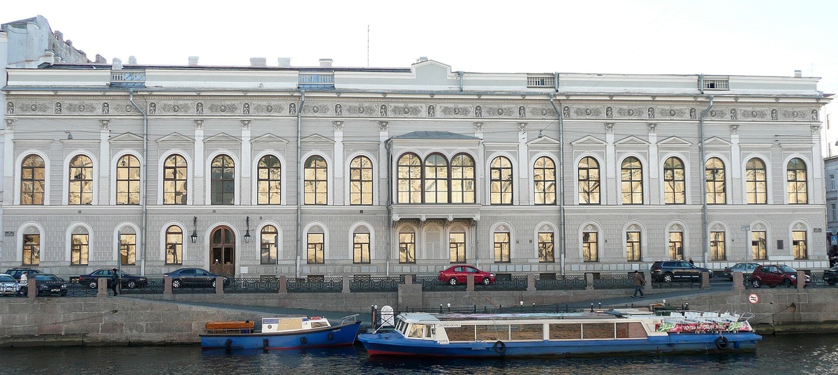 Источник изображения - https://upload.wikimedia.org/wikipedia/commons/thumb/1/19/Shuvalov_Palace_Petersburg.jpg/1920px-Shuvalov_Palace_Petersburg.jpg 
By Brücke-Osteuropa - Own work, Public Domain, https://commons.wikimedia.org/w/index.php?curid=11736303