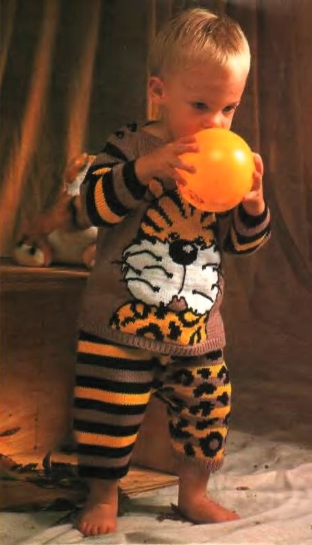Пуловер с тигром и брюки