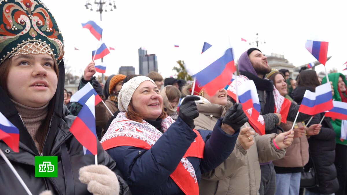    Крестные ходы, шествия и концерты: Россия отмечает День народного единства