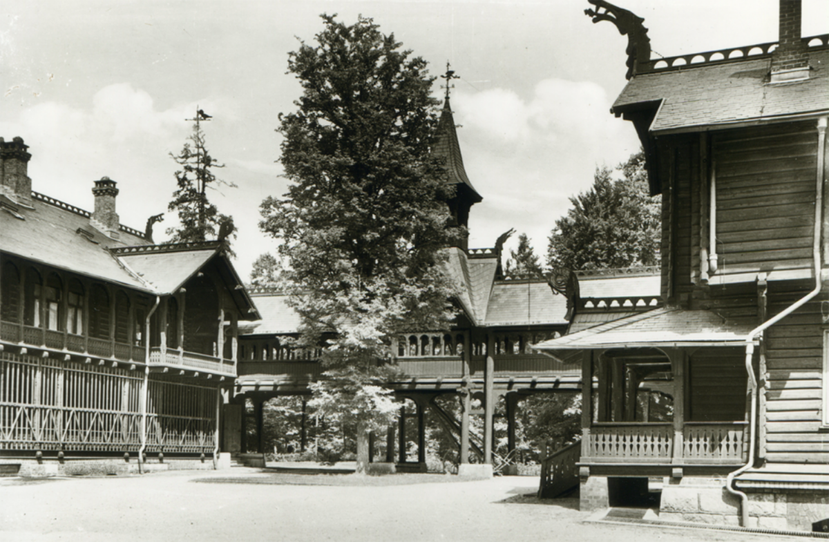 Правда драконы эти были деревянные...