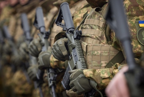    Военнослужащие вооруженных сил Украины в зоне боевых действий