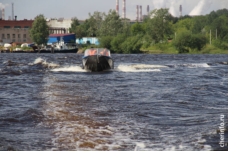    Запрет начнет действовать с 11 ноября на водоемах Череповца и Вологды, в Череповецком, Бабаевском, Белозерском, Вашкинском, Вологодском, Вытегорском, Грязовецком, Кадуйском