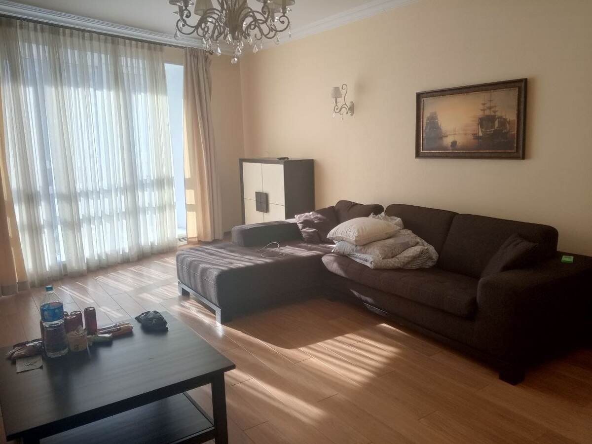 Поддерживающая или экспересс-уборка в такой комнате займет не много времени. Нужно просто убрать пыль. 